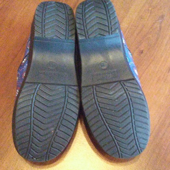 Women's nursing clogs (unknown brand) - size 7.5 - excellent condition - Picture 3 of 4